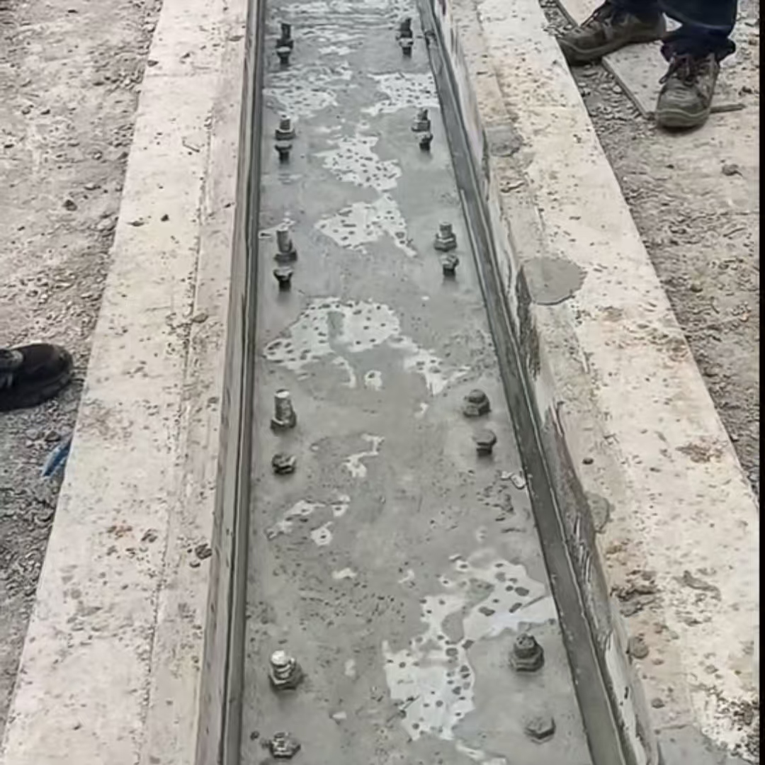 铜梁港口码头起重机龙门吊重型机械设备稳固用早强快凝轨道胶泥